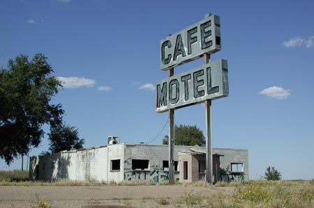 Ba18-Motel_EstesNM