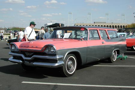 O41-57_Dodge_Suburban